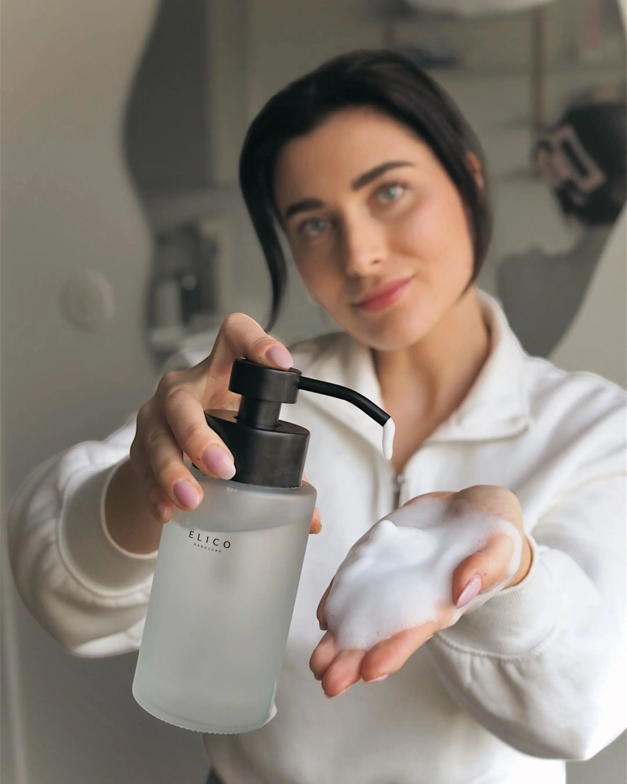 elico-soap-foam-in-hand.webp