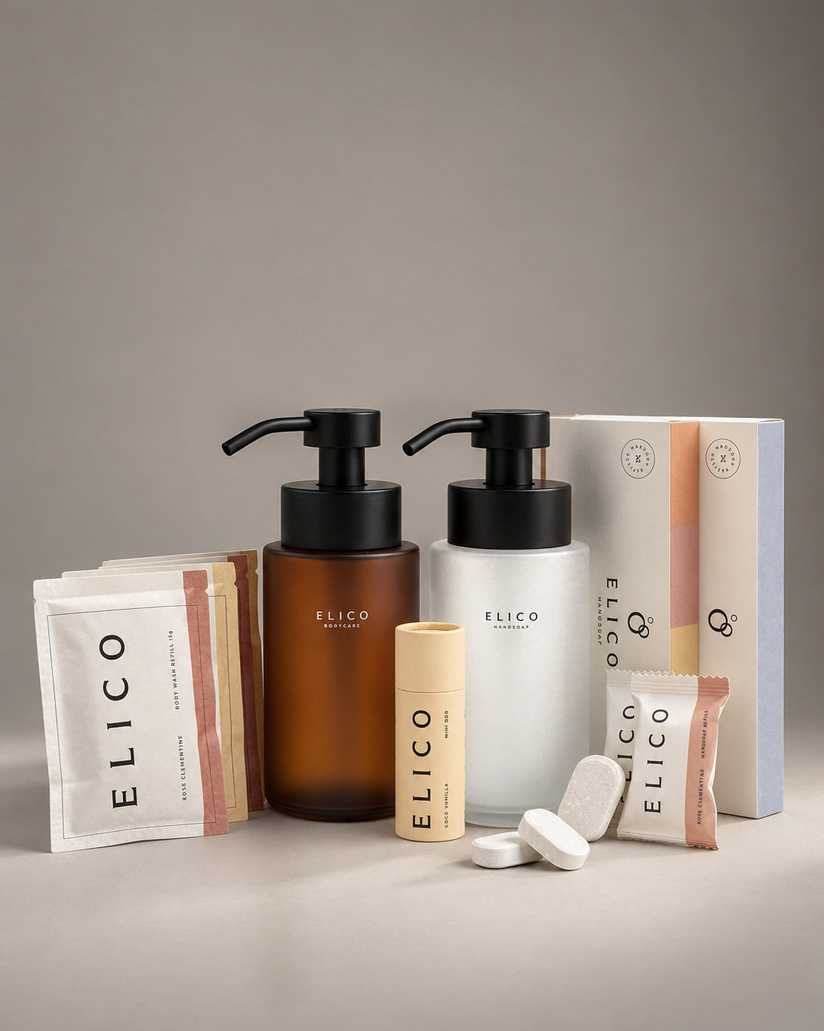 Baderomspakke: håndsåpe- og body wash-dispenser, en Mini Deo og refills til håndsåpe og body wash