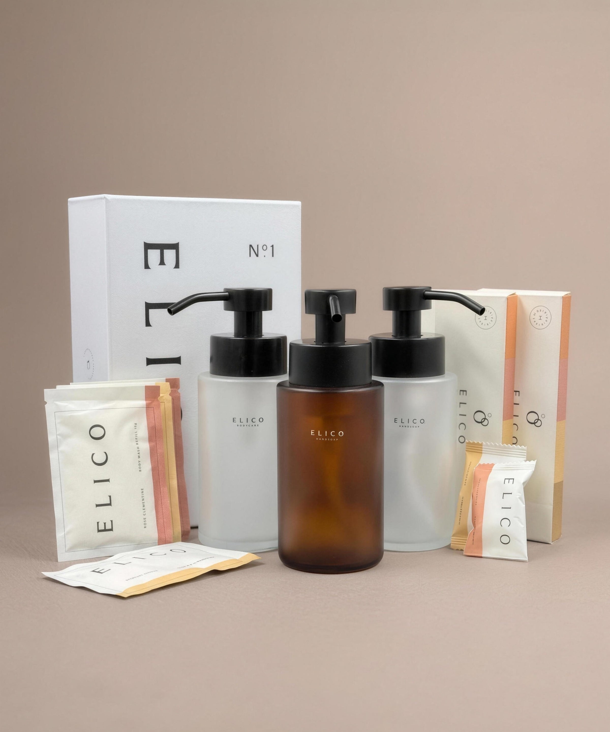 Hele hjemmet: to håndsåpedispensere, en body wash-dispenser, refills og Mini Deo